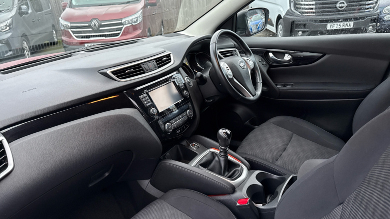 Nissan Qashqai 1.2 DiG-T N-Connecta 5dr Petrol Hatchback